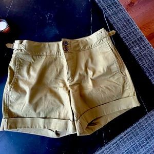 Banana Republic khaki Shorts